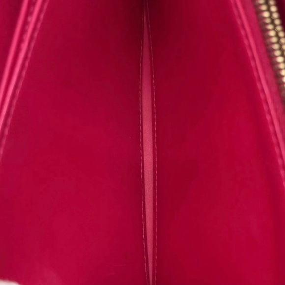 LOUIS VUITTON Monogram Vernis Ikat Zippy
Wallet in Rose Indian - Picture 7 of 13